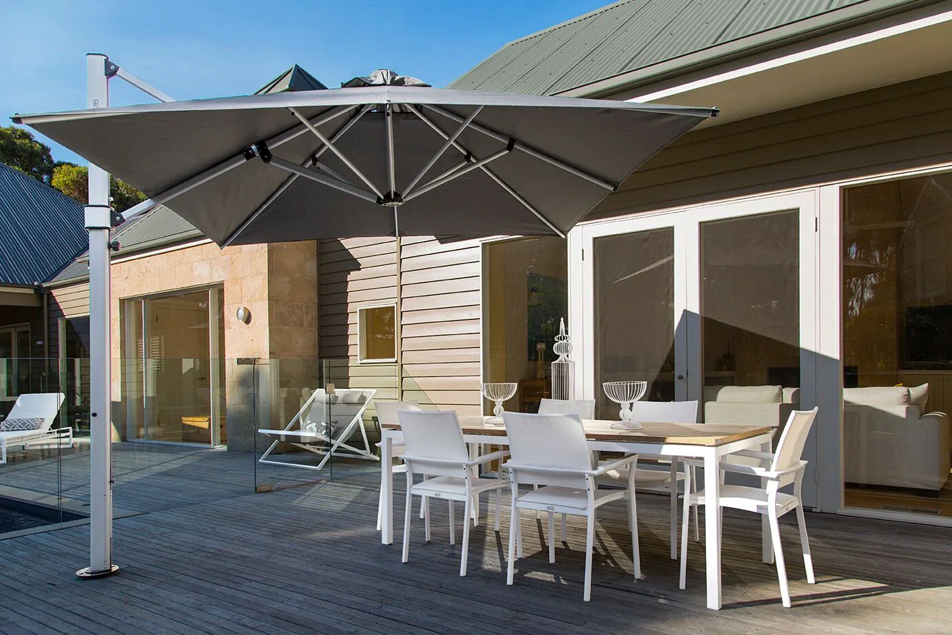 Frankford Aurora 11 Foot Cantilever Umbrella Shade - Image 3